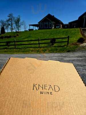 Knead Wine, Middleburg