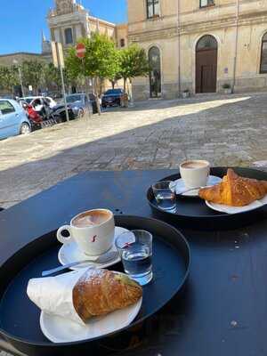 Art Cafè, Brindisi