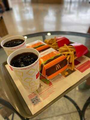 Mcdonald's Floripa Shopping  Villa Romana