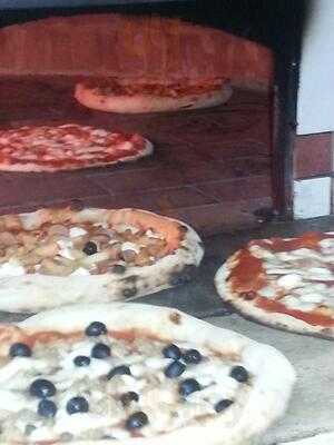 Rosty Pizza, Monopoli