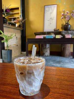 Lahoian Coffee And Art