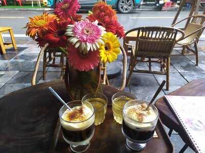 22/carpe Diem Tea & Coffee