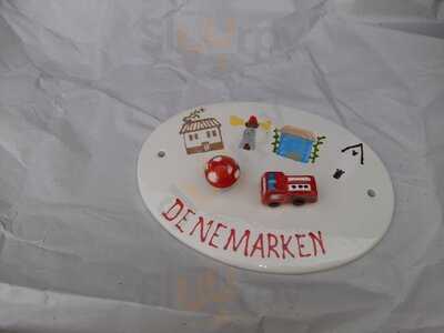 Henne Om Hjørnet menu
