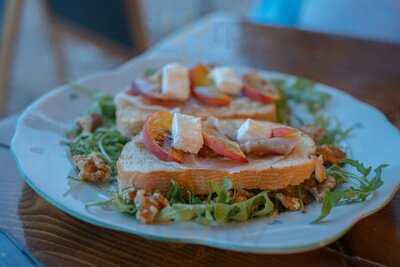 Shushur - Spritz & Snack Bar