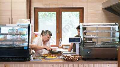 Jutka Mama Pecsenyézője A Kisvadász Sörözőben menu