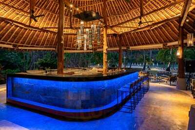 Api Restaurant & Bar