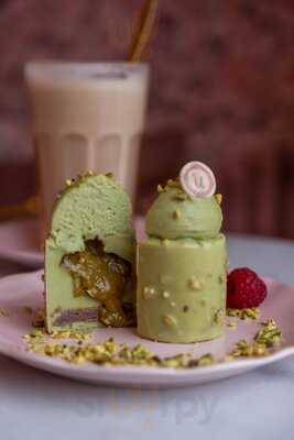 Urszi Cakes menu