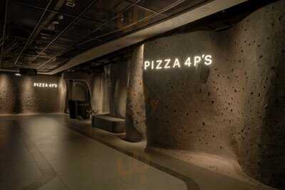 Pizza 4p's Vincom 3 Thang 2