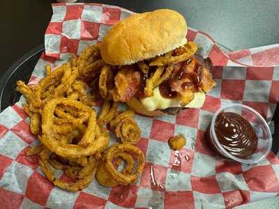 Halftime Pub And Grill