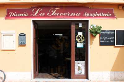 La taverna, Porto Azzurro