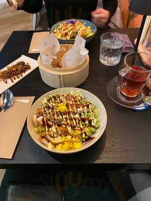 Nina's Sushi And Asian Kitchen