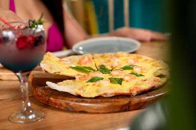 El Cruce Restaurante Y Cafetería Con Pizza A La Leña