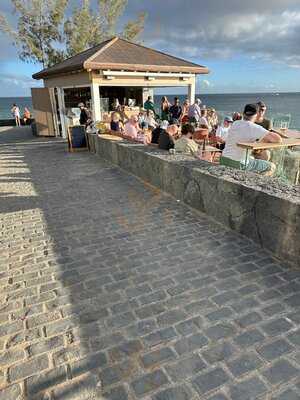 Beach Club Playa Chica