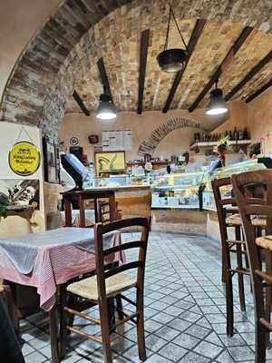 Pizzeria Tre Pini, Fondi