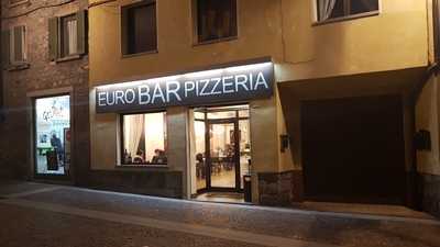 Eurobar Pizzeria, Esine