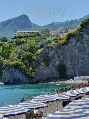 Rocce Rosse, Salerno