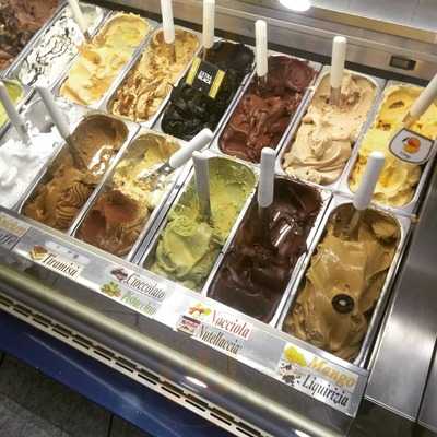 Gelateria Il Pirata di Odynak Tetyana, Aversa