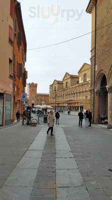 Al Cappelletto d'Oro, Ferrara