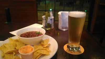 Maneks Bar