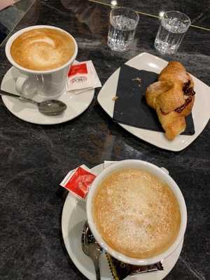 L'angolo del caffé, Latina