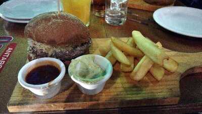 Clandestino Burger & Bar