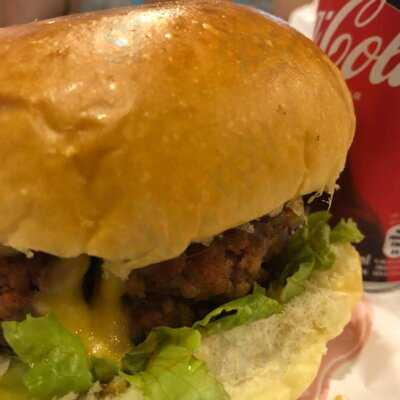 Famous Burger Copacabana