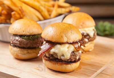 Caco's Steak N' Burger House