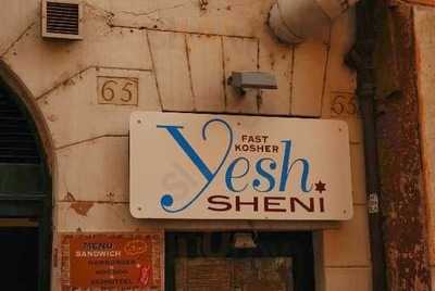 Yesh Shenì, Roma