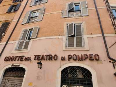 Grotte del Teatro di Pompeo, Roma