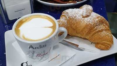 Caffetteria AZZOLA BAR, Terracina