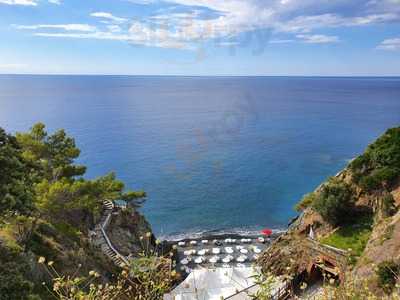 Cala Loca - Il Mare Di Fronte, La Natura Intorno