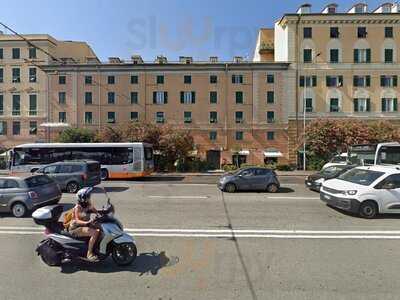 A casa di Siria, Genova