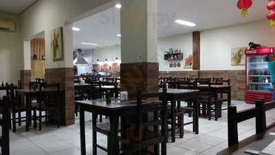 Divina Gulla's Resturante E Sushi Bar