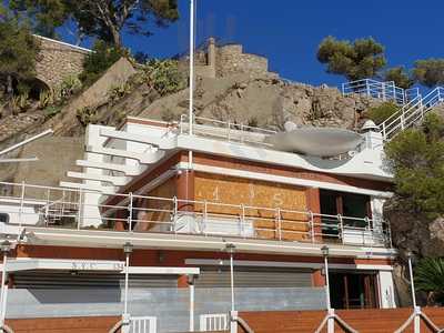 Sandon's Yachting Club, Alassio