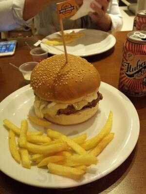 Mega Burger