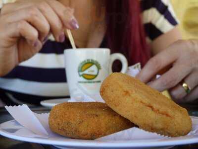 Bolinho De Bacalhau E Cia