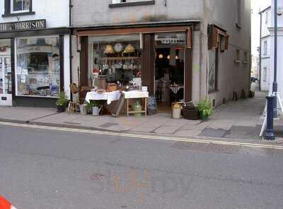 Fourpence Cafe & Shoppe