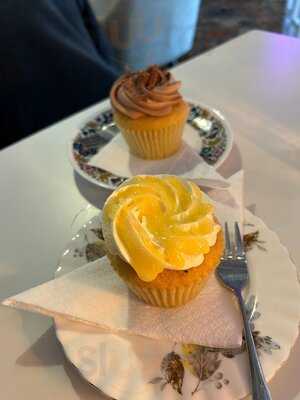 Crumbs Cupcakery