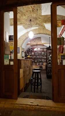 Enoteca Uvarara, Foggia