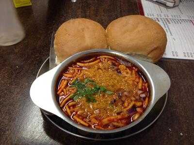 Shree Krishna Vada Pav