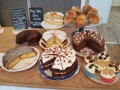 Lynda's Cakes And Tearoom