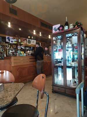 Le Cafe Des Artistes, Olbia