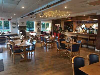 Rowing Club Bar & Cafe