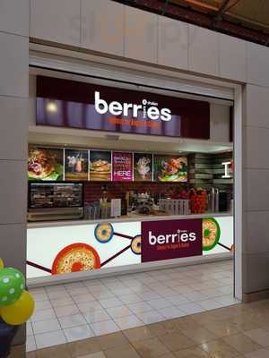 Berries Bagels & Shakes