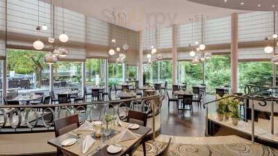 Tivoli Restaurant At Hilton Munich Park Hotel