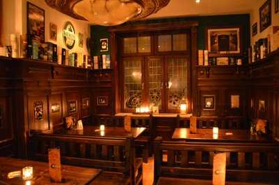 Kelly's Irish Pub