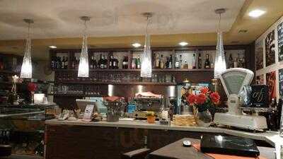 De Gustibus Momenti Italiani Cafe Ristorante Vinothek