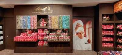 Lindt Chocolate Town, Agira