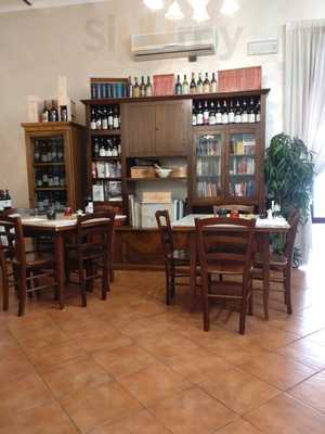 Enoteca Velia, Carrara