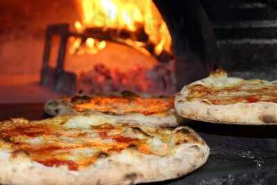 Pizzeria-Trattoria Napoli del'Albergo la Foresteria, Bettolle